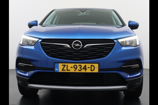 Opel Grandland X T131pk Navi Trekhaak Executive Dual-Ecc Apple Carplay Android PDC-a+v Park-Assist Distr.-Riem bij 61.000km vervangen Chroompakket Priv.Glass Volledig dealer onderhouden, laatste beurt bij 61.000km 1400kg trekvermogen.  EURO6