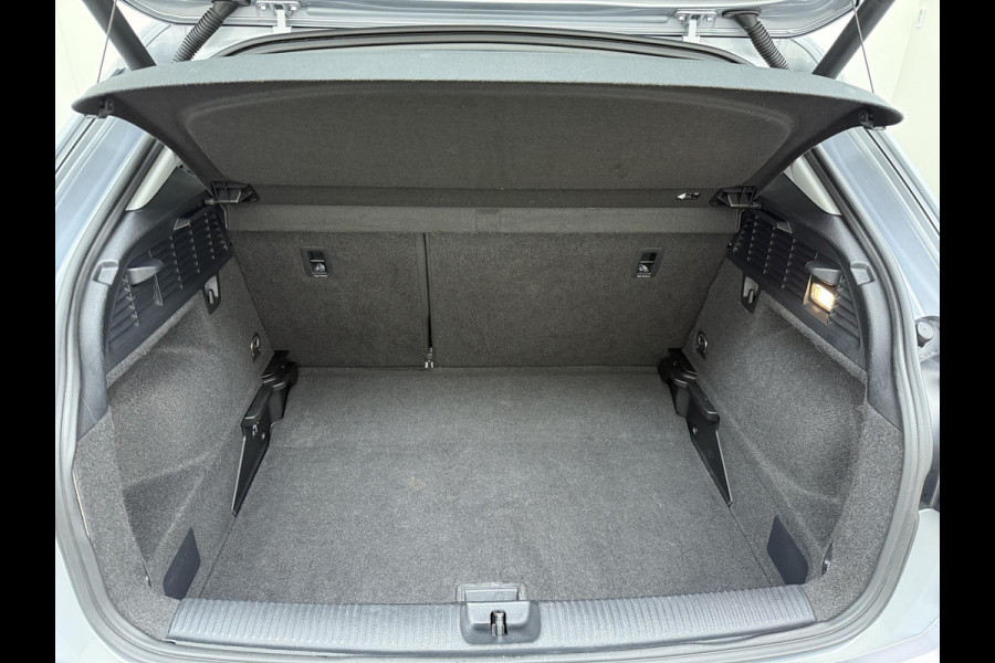 Audi Q2 35 TFSI S Edition AUT.| DIG. DASH| STOELVERWARMING| LEER| ELEKTRISCHE ACHTERKLEP| TREKHAAK|