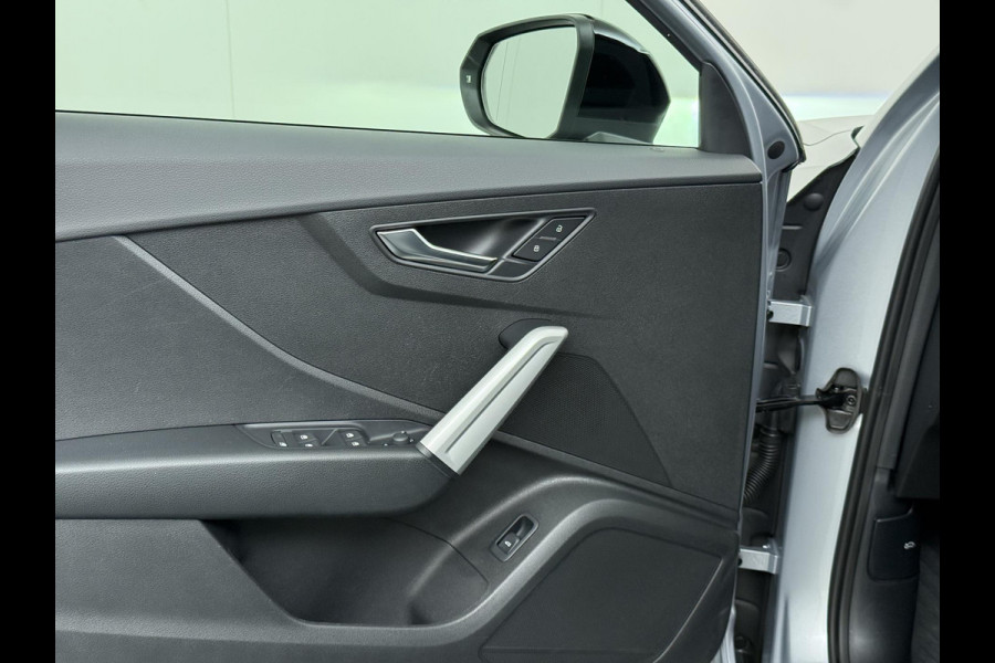 Audi Q2 35 TFSI S Edition AUT.| DIG. DASH| STOELVERWARMING| LEER| ELEKTRISCHE ACHTERKLEP| TREKHAAK|