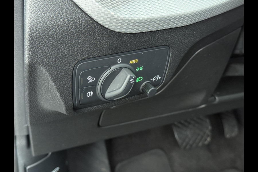 Audi Q2 35 TFSI S Edition AUT.| DIG. DASH| STOELVERWARMING| LEER| ELEKTRISCHE ACHTERKLEP| TREKHAAK|