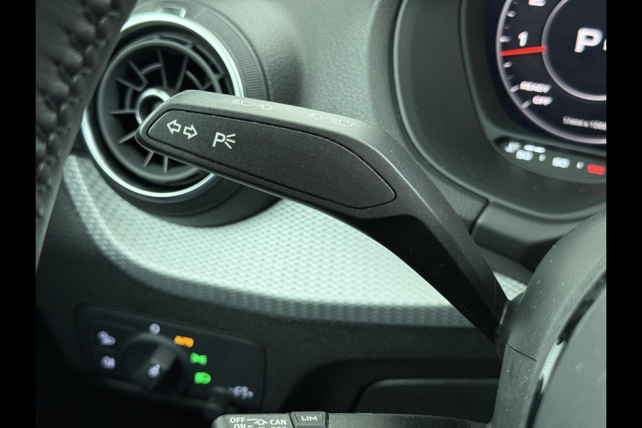 Audi Q2 35 TFSI S Edition AUT.| DIG. DASH| STOELVERWARMING| LEER| ELEKTRISCHE ACHTERKLEP| TREKHAAK|