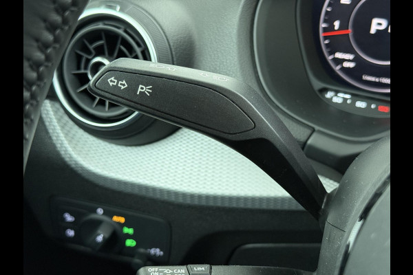 Audi Q2 35 TFSI S Edition AUT.| DIG. DASH| STOELVERWARMING| LEER| ELEKTRISCHE ACHTERKLEP| TREKHAAK|