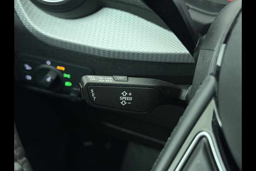 Audi Q2 35 TFSI S Edition AUT.| DIG. DASH| STOELVERWARMING| LEER| ELEKTRISCHE ACHTERKLEP| TREKHAAK|