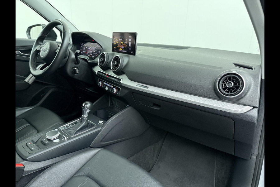 Audi Q2 35 TFSI S Edition AUT.| DIG. DASH| STOELVERWARMING| LEER| ELEKTRISCHE ACHTERKLEP| TREKHAAK|