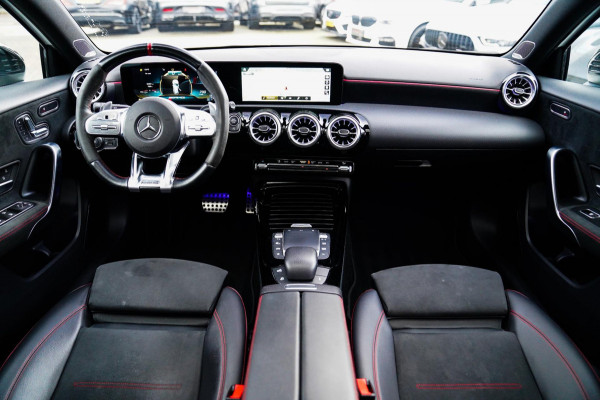 Mercedes-Benz A-Klasse AMG 45 4MATIC+ Premium Plus | Panorama | Sterrenhemel | Sport uitlaat | Burmester | Luxe leder/Alcantara |