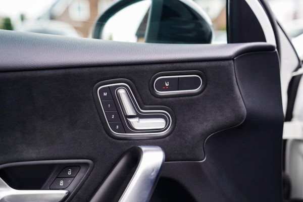 Mercedes-Benz A-Klasse AMG 45 4MATIC+ Premium Plus | Panorama | Sterrenhemel | Sport uitlaat | Burmester | Luxe leder/Alcantara |