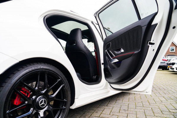 Mercedes-Benz A-Klasse AMG 45 4MATIC+ Premium Plus | Panorama | Sterrenhemel | Sport uitlaat | Burmester | Luxe leder/Alcantara |