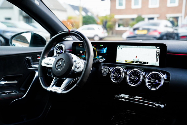 Mercedes-Benz A-Klasse AMG 45 4MATIC+ Premium Plus | Panorama | Sterrenhemel | Sport uitlaat | Burmester | Luxe leder/Alcantara |
