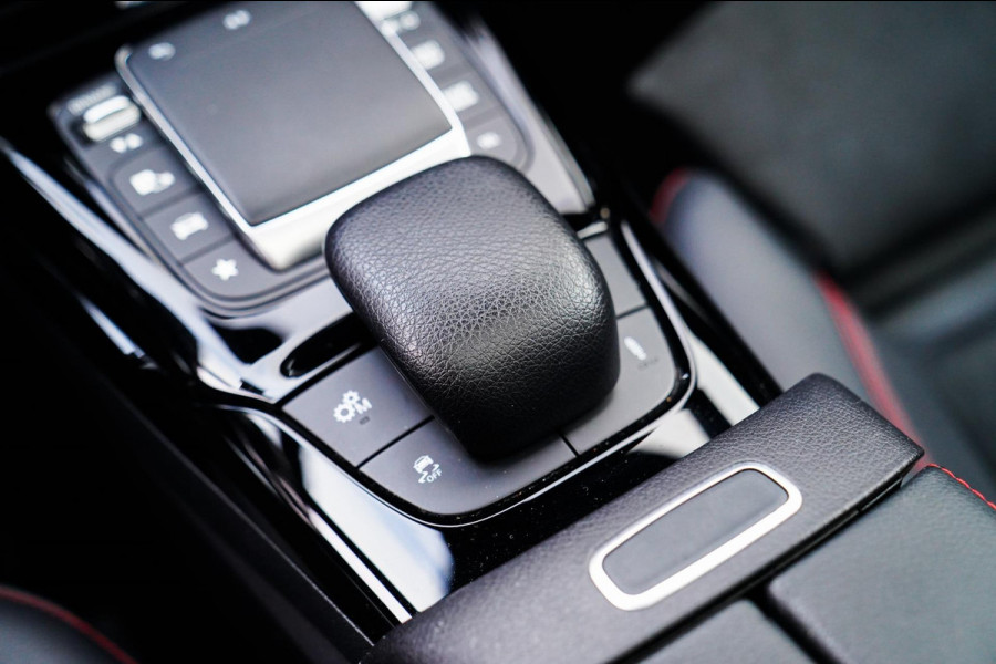 Mercedes-Benz A-Klasse AMG 45 4MATIC+ Premium Plus | Panorama | Sterrenhemel | Sport uitlaat | Burmester | Luxe leder/Alcantara |