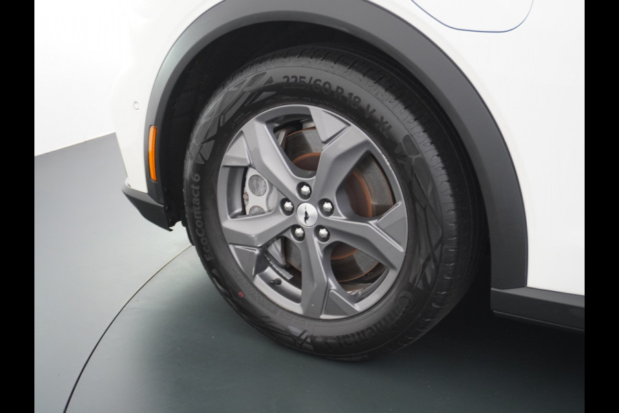 Ford Mustang Mach-E Extended RWD 98kWh SOH 94% 301pk Leer Trekhaak Pano-Dak Adaptive Cruise Lane Centering/change Assist Stop&Go Apple Carpla Elektr.verst.Stoelen+Verwarmd Dual-ECC Fully Active Park Assist Elektr.Achterklep BLISS Driver Alert Warning Keyless Origineel Nederlandse Auto € 63.000- nieuw, Batterijgarantie 8 jaar of 160.000km vanaf nieuw