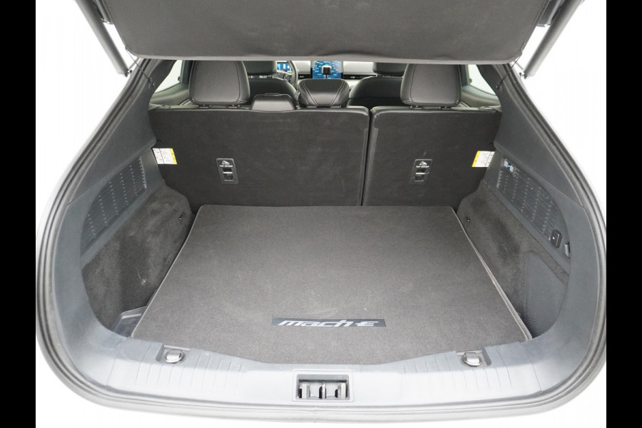 Ford Mustang Mach-E Extended RWD 98kWh SOH 94% 301pk Leer Trekhaak Pano-Dak Adaptive Cruise Lane Centering/change Assist Stop&Go Apple Carpla Elektr.verst.Stoelen+Verwarmd Dual-ECC Fully Active Park Assist Elektr.Achterklep BLISS Driver Alert Warning Keyless Origineel Nederlandse Auto € 63.000- nieuw, Batterijgarantie 8 jaar of 160.000km vanaf nieuw