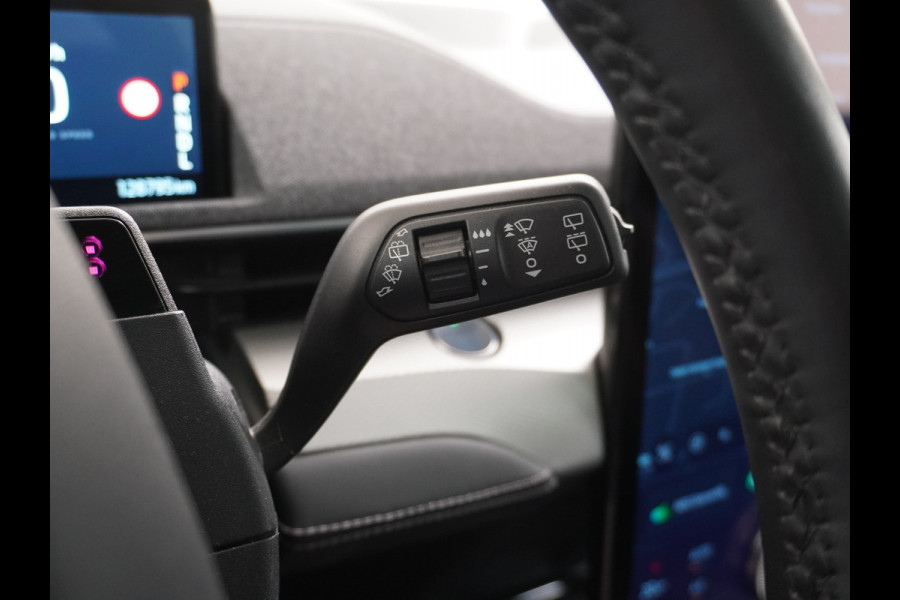 Ford Mustang Mach-E Extended RWD 98kWh SOH 94% 301pk Leer Trekhaak Pano-Dak Adaptive Cruise Lane Centering/change Assist Stop&Go Apple Carpla Elektr.verst.Stoelen+Verwarmd Dual-ECC Fully Active Park Assist Elektr.Achterklep BLISS Driver Alert Warning Keyless Origineel Nederlandse Auto € 63.000- nieuw, Batterijgarantie 8 jaar of 160.000km vanaf nieuw