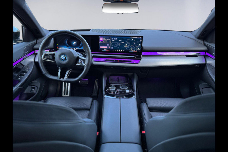 BMW 5 Serie 530e M sport pakket, panoramadak, 21 inch, dashboardcamera, brooklyn grey, afneembare trekhaak