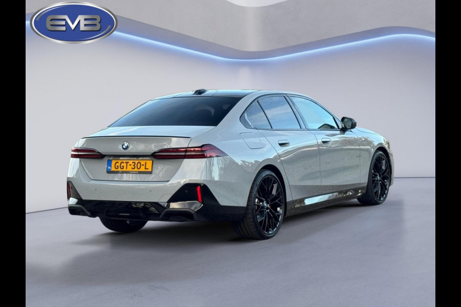 BMW 5 Serie 530e M sport pakket, panoramadak, 21 inch, dashboardcamera, brooklyn grey, afneembare trekhaak