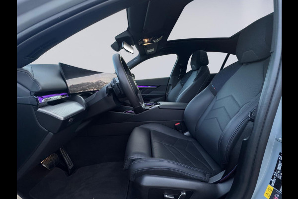 BMW 5 Serie 530e M sport pakket, panoramadak, 21 inch, dashboardcamera, brooklyn grey, afneembare trekhaak