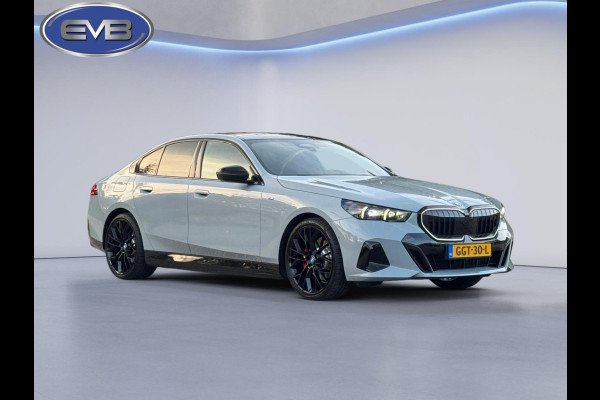 BMW 5 Serie 530e M sport pakket, panoramadak, 21 inch, dashboardcamera, brooklyn grey, afneembare trekhaak
