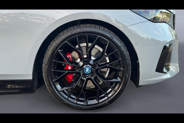 BMW 5 Serie 530e M sport pakket, panoramadak, 21 inch, dashboardcamera, brooklyn grey, afneembare trekhaak