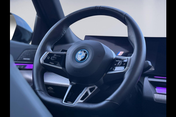 BMW 5 Serie 530e M sport pakket, panoramadak, 21 inch, dashboardcamera, brooklyn grey, afneembare trekhaak