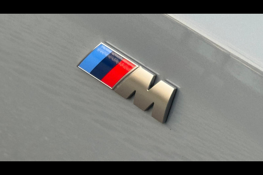 BMW 5 Serie 530e M sport pakket, panoramadak, 21 inch, dashboardcamera, brooklyn grey, afneembare trekhaak