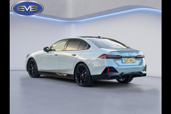 BMW 5 Serie 530e M sport pakket, panoramadak, 21 inch, dashboardcamera, brooklyn grey, afneembare trekhaak