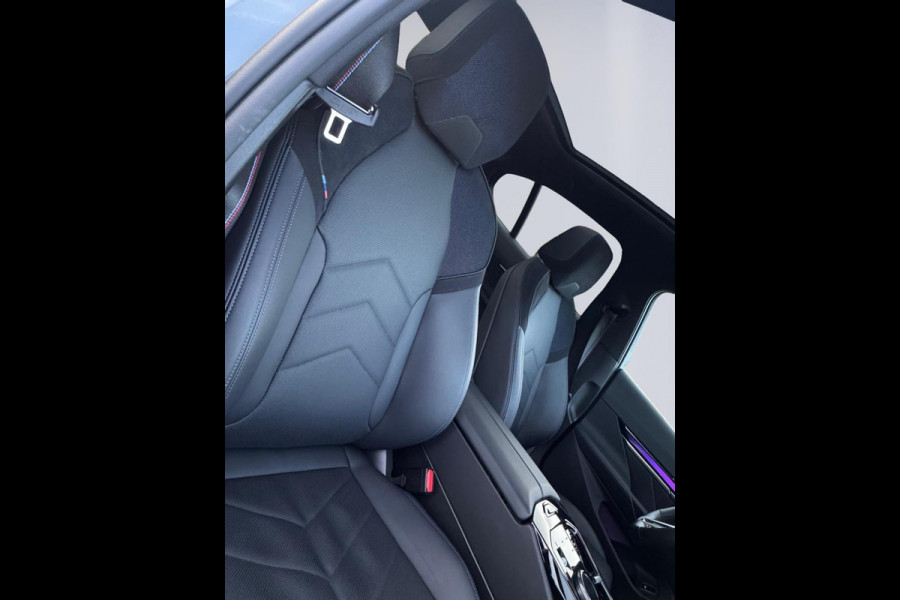 BMW 5 Serie 530e M sport pakket, panoramadak, 21 inch, dashboardcamera, brooklyn grey, afneembare trekhaak