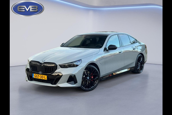 BMW 5 Serie 530e M sport pakket, panoramadak, 21 inch, dashboardcamera, brooklyn grey, afneembare trekhaak