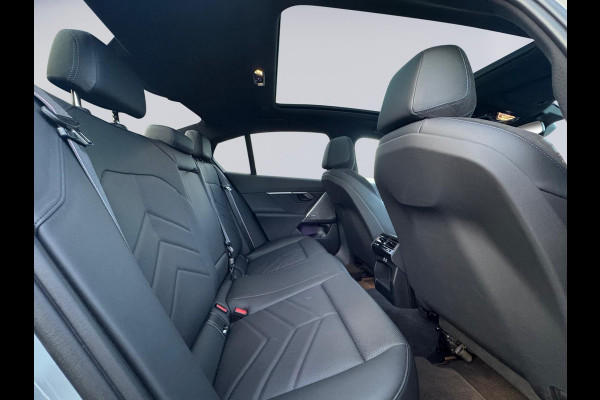 BMW 5 Serie 530e M sport pakket, panoramadak, 21 inch, dashboardcamera, brooklyn grey, afneembare trekhaak