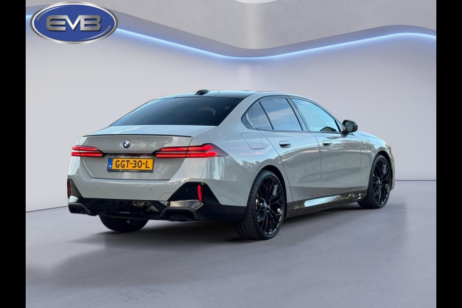 BMW 5 Serie 530e M sport pakket, panoramadak, 21 inch, dashboardcamera, brooklyn grey, afneembare trekhaak