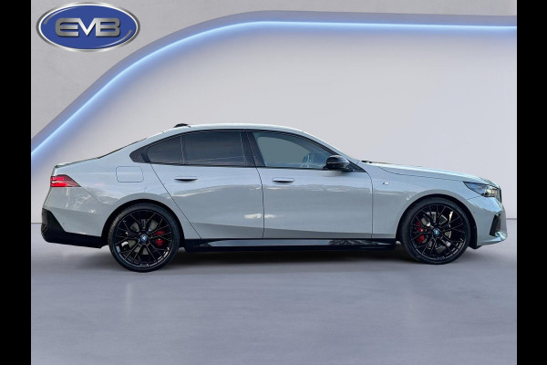 BMW 5 Serie 530e M sport pakket, panoramadak, 21 inch, dashboardcamera, brooklyn grey, afneembare trekhaak