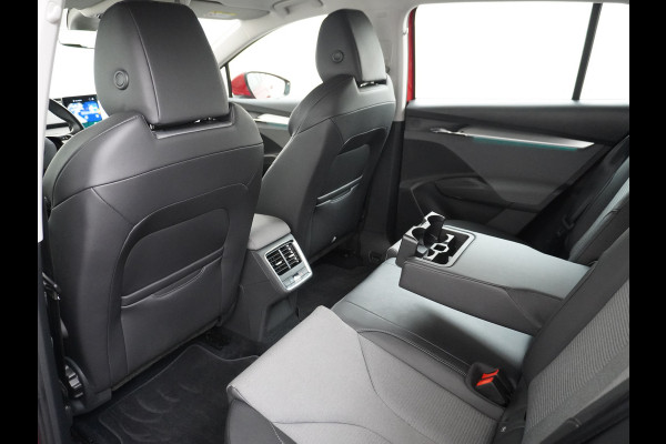 Škoda ENYAQ iV 60 180pk Apple Carplay Android Trekh. Camera Navi Led Lmv 19" PDC 3-zone-Ecc Cruise Control Stoel+Bank-Verwarmd Keyless Rijstrooksensor Virtual Cockpit Bluetooth Park-assist memory Connected services 1e Eigenaar Nieuwprijs €48.450,- Trekgewicht 1.000kg Accu-Garantie tot 13-02-2031 /160.000km