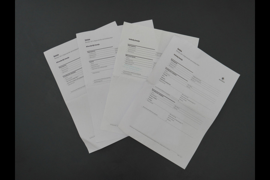 Škoda ENYAQ iV 60 180pk Apple Carplay Android Trekh. Camera Navi Led Lmv 19" PDC 3-zone-Ecc Cruise Control Stoel+Bank-Verwarmd Keyless Rijstrooksensor Virtual Cockpit Bluetooth Park-assist memory Connected services 1e Eigenaar Nieuwprijs €48.450,- Trekgewicht 1.000kg Accu-Garantie tot 13-02-2031 /160.000km