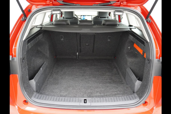 Škoda ENYAQ iV 60 180pk Apple Carplay Android Trekh. Camera Navi Led Lmv 19" PDC 3-zone-Ecc Cruise Control Stoel+Bank-Verwarmd Keyless Rijstrooksensor Virtual Cockpit Bluetooth Park-assist memory Connected services 1e Eigenaar Nieuwprijs €48.450,- Trekgewicht 1.000kg Accu-Garantie tot 13-02-2031 /160.000km