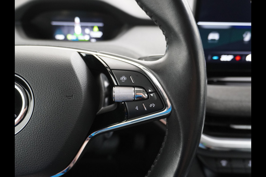 Škoda ENYAQ iV 60 180pk Apple Carplay Android Trekh. Camera Navi Led Lmv 19" PDC 3-zone-Ecc Cruise Control Stoel+Bank-Verwarmd Keyless Rijstrooksensor Virtual Cockpit Bluetooth Park-assist memory Connected services 1e Eigenaar Nieuwprijs €48.450,- Trekgewicht 1.000kg Accu-Garantie tot 13-02-2031 /160.000km