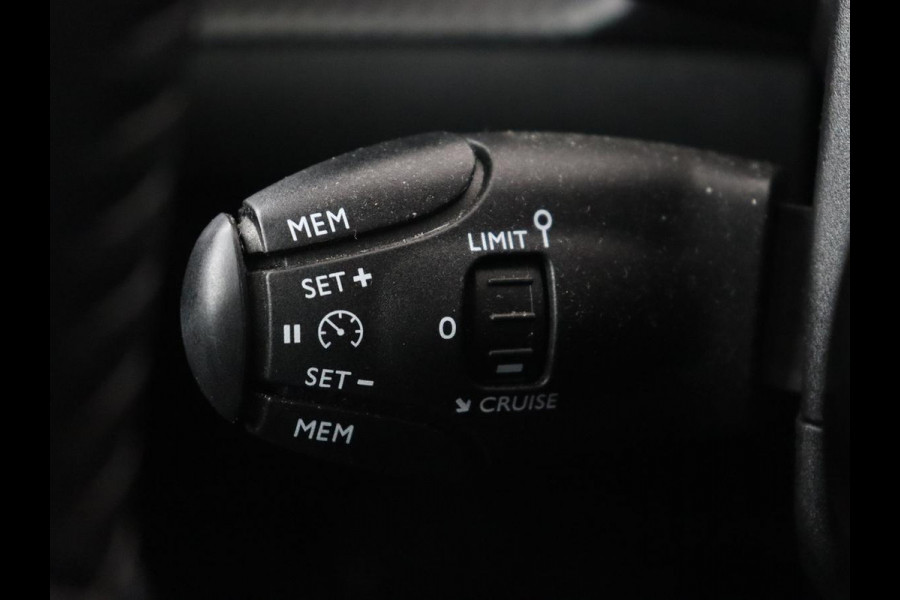 Peugeot e-208 EV Allure Pack 50 kWh | Camera | Carplay | Half leder | Full LED | Parkeerhulp | Climate control | Bluetooth | Cruise control