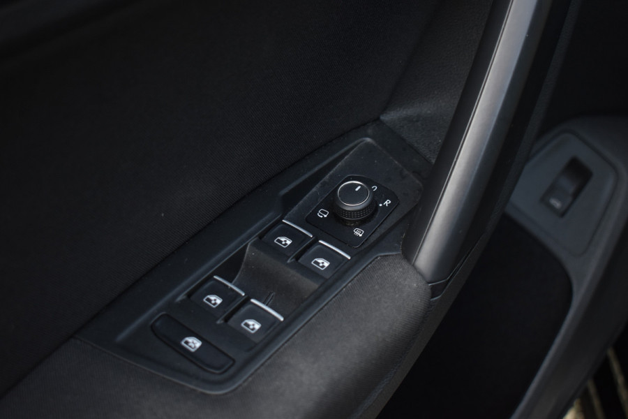 Volkswagen Tiguan TSI 150PK DSG 4MOTION COMFORTLINE BUSINESS NAVI/PDC/TREKHAAK