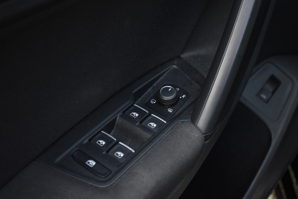 Volkswagen Tiguan TSI 150PK DSG 4MOTION COMFORTLINE BUSINESS NAVI/PDC/TREKHAAK