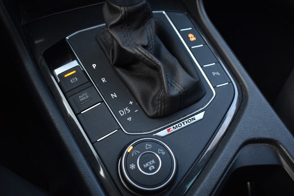 Volkswagen Tiguan TSI 150PK DSG 4MOTION COMFORTLINE BUSINESS NAVI/PDC/TREKHAAK
