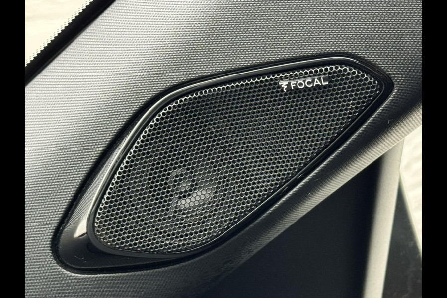 Peugeot 2008 1.2 PureTech GT Automaat Adaptive cruise Cruise control Achteruitrijcamera Apple / Android Focal audio Leer Trekhaak