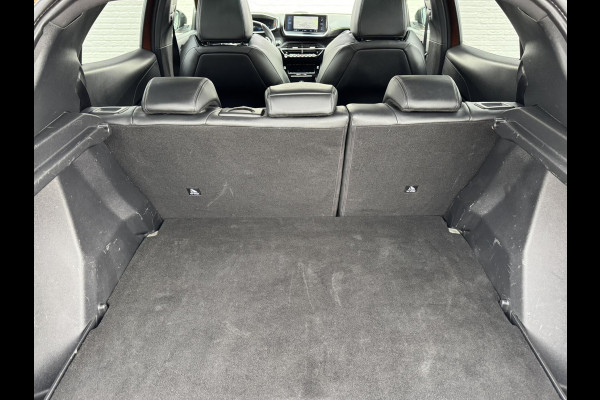 Peugeot 2008 1.2 PureTech GT Automaat Adaptive cruise Cruise control Achteruitrijcamera Apple / Android Focal audio Leer Trekhaak