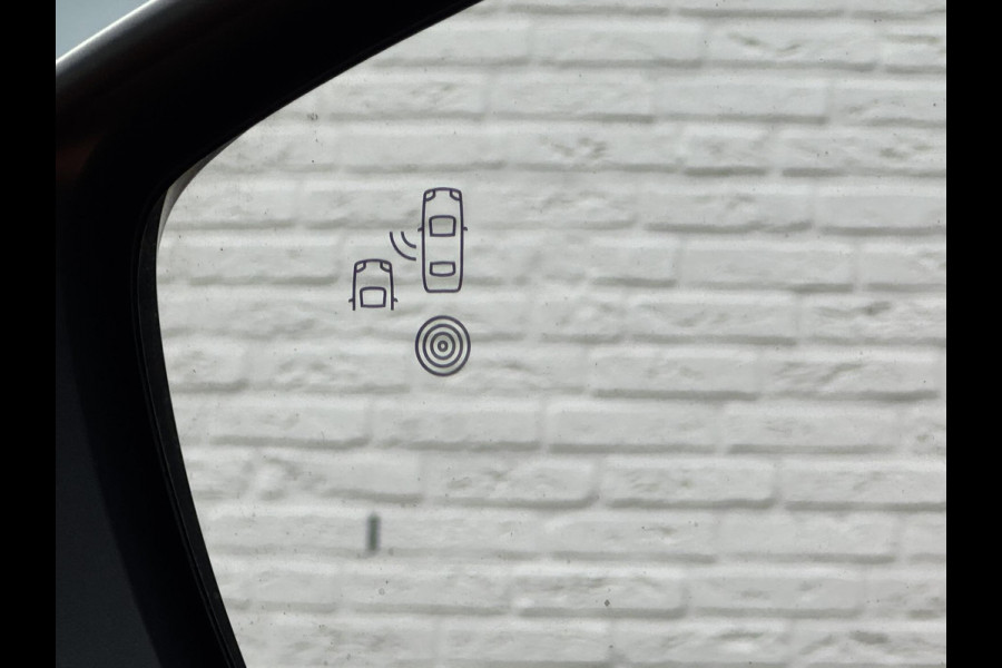 Peugeot 2008 1.2 PureTech GT Automaat Adaptive cruise Cruise control Achteruitrijcamera Apple / Android Focal audio Leer Trekhaak