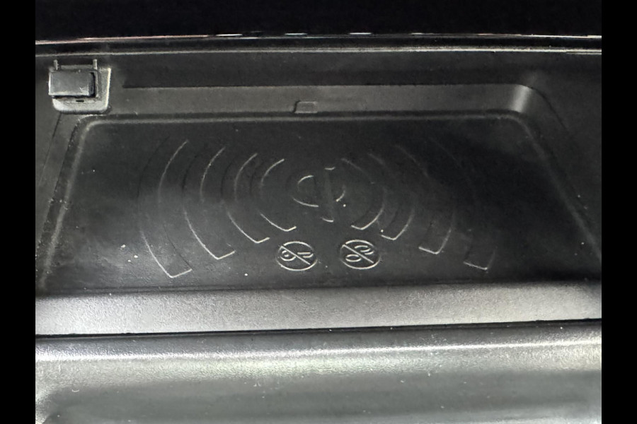 Peugeot 2008 1.2 PureTech GT Automaat Adaptive cruise Cruise control Achteruitrijcamera Apple / Android Focal audio Leer Trekhaak