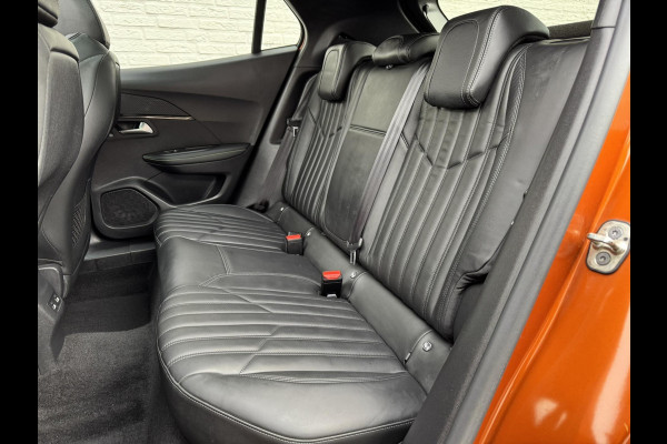 Peugeot 2008 1.2 PureTech GT Automaat Adaptive cruise Cruise control Achteruitrijcamera Apple / Android Focal audio Leer Trekhaak