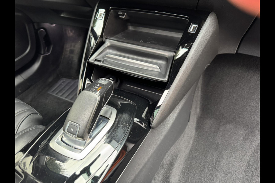 Peugeot 2008 1.2 PureTech GT Automaat Adaptive cruise Cruise control Achteruitrijcamera Apple / Android Focal audio Leer Trekhaak