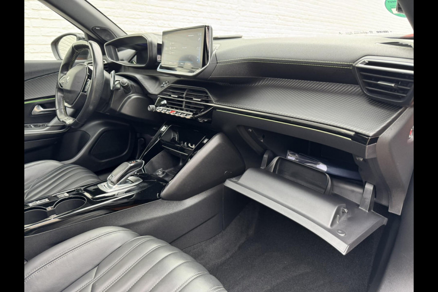 Peugeot 2008 1.2 PureTech GT Automaat Adaptive cruise Cruise control Achteruitrijcamera Apple / Android Focal audio Leer Trekhaak