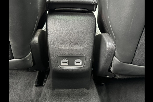 Peugeot 2008 1.2 PureTech GT Automaat Adaptive cruise Cruise control Achteruitrijcamera Apple / Android Focal audio Leer Trekhaak