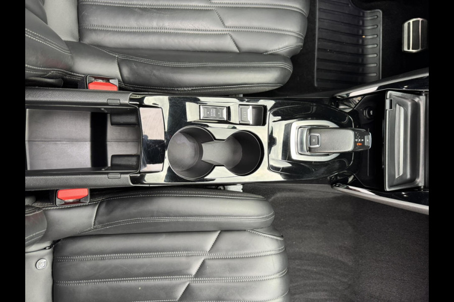 Peugeot 2008 1.2 PureTech GT Automaat Adaptive cruise Cruise control Achteruitrijcamera Apple / Android Focal audio Leer Trekhaak