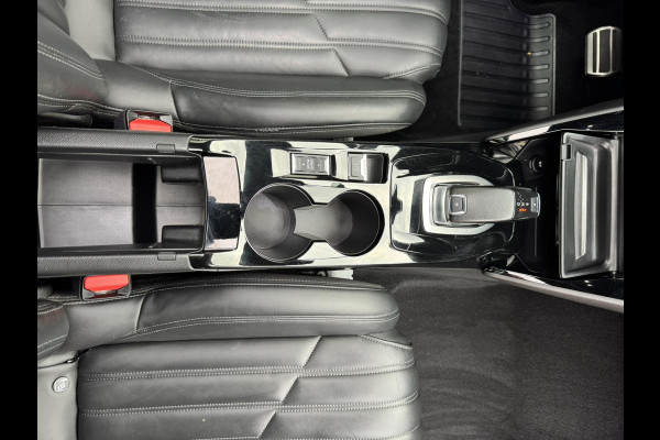 Peugeot 2008 1.2 PureTech GT Automaat Adaptive cruise Cruise control Achteruitrijcamera Apple / Android Focal audio Leer Trekhaak
