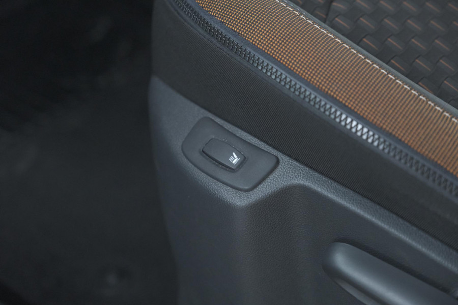 Renault Captur TCe 120 EDC Intens | Camera | Stoelverwarming | Navigatie | Parkeersensoren