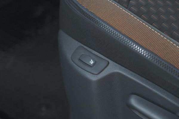 Renault Captur TCe 120 EDC Intens | Camera | Stoelverwarming | Navigatie | Parkeersensoren