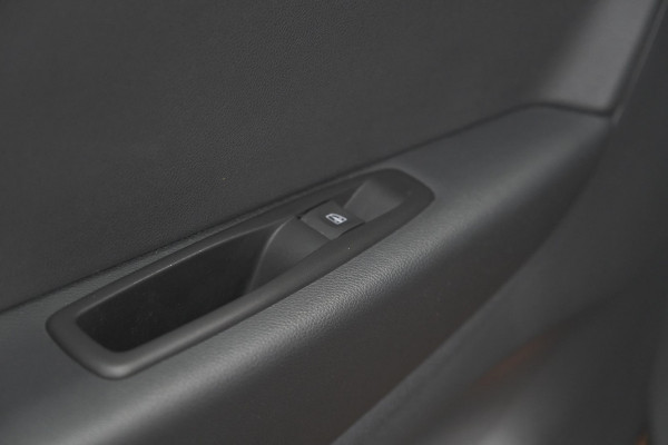 Renault Captur TCe 120 EDC Intens | Camera | Stoelverwarming | Navigatie | Parkeersensoren